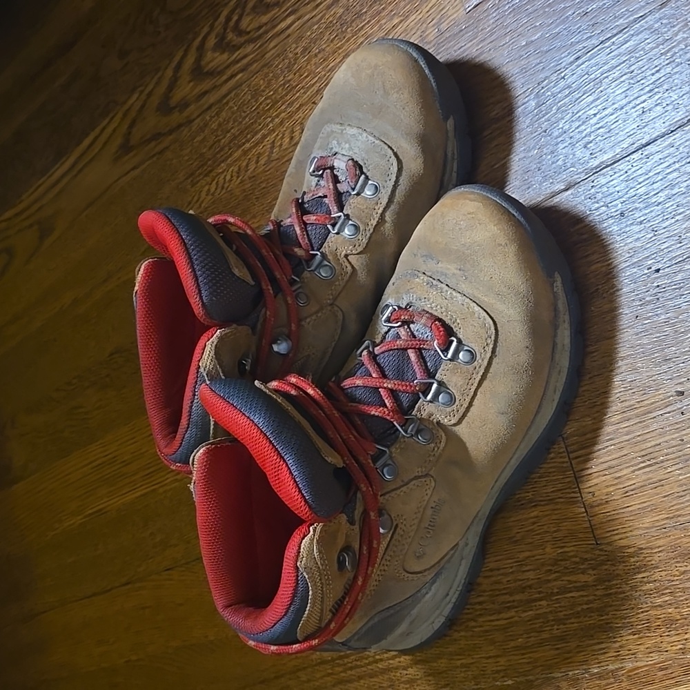 Columbia Hiking Boots, Red and Tan, Size 7.5